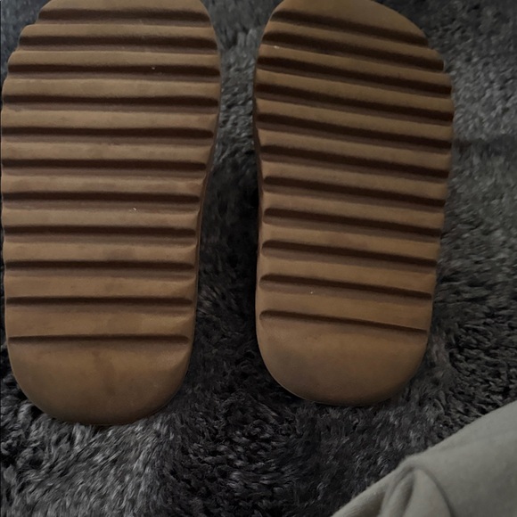 Yeezys slides - Picture 4 of 5